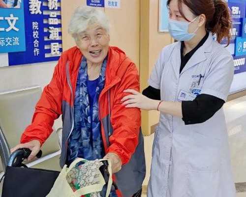 广州助孕婴儿摔头会影响智力吗？专家解析与预防措施