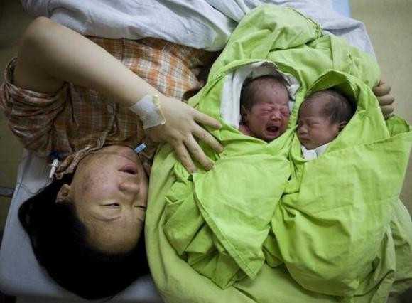 广州传承助孕,盲女嫁给大自己15岁的残疾丈夫8年